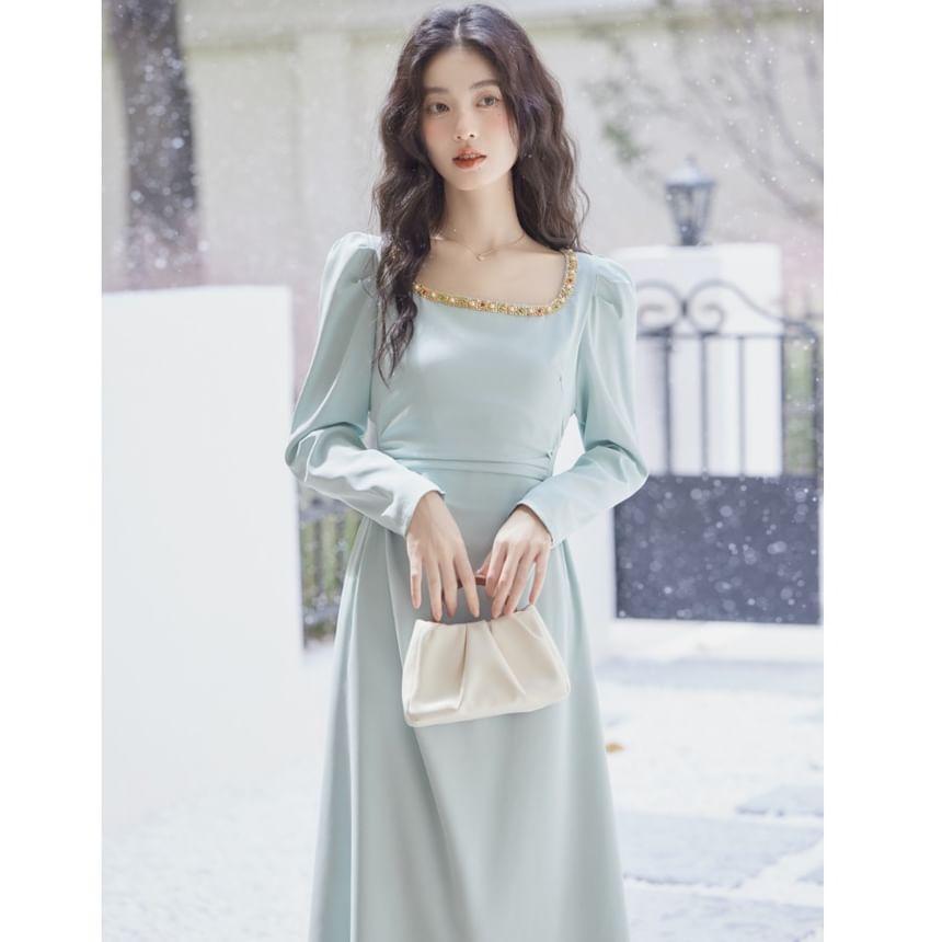 Long Sleeve Round Neck Contrast Trim Ruched Midi A-Line Dress Product Image