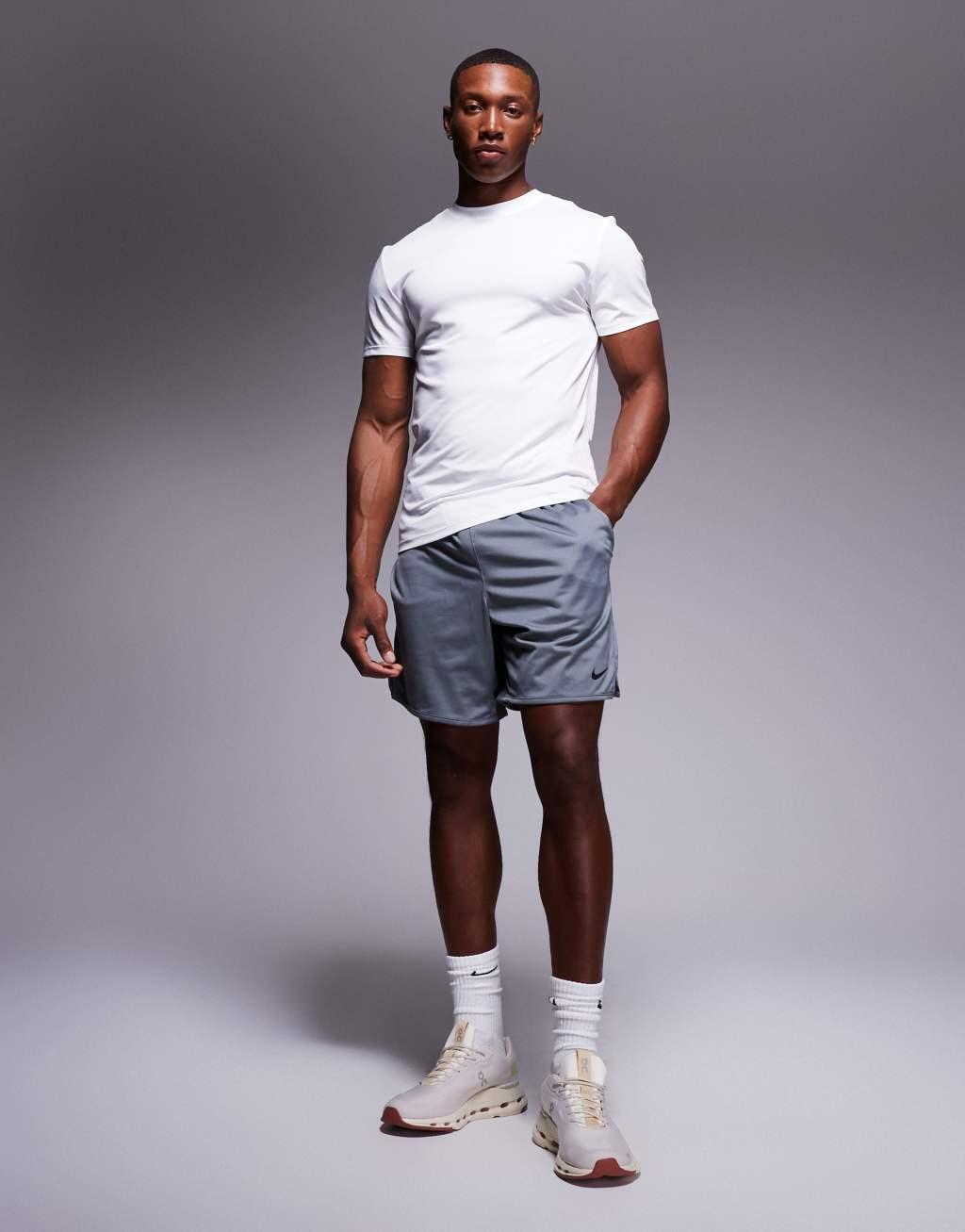 ASOS 4505 Icon muscle fit training T-shirt with quick dry in white Product Image