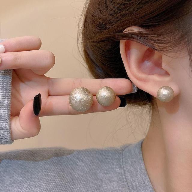 Large Pearl Ear Studs Product Image