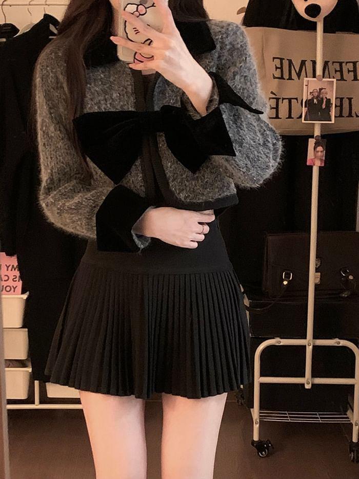 High Waist Plain Mini Pleated Skirt Product Image