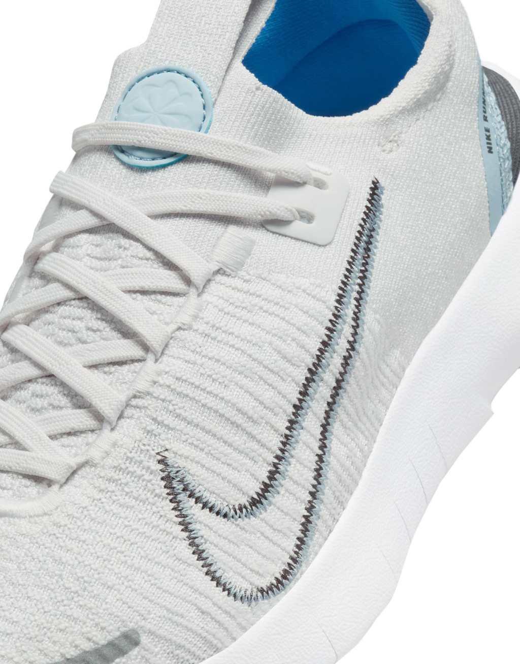 Nike Running Free Run NN sneakers in gray and white Product Image