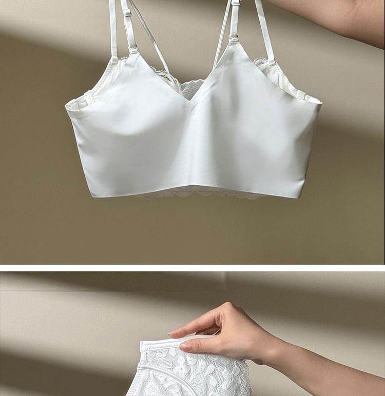 Mesh Panel Lace Wireless Bra Product Image