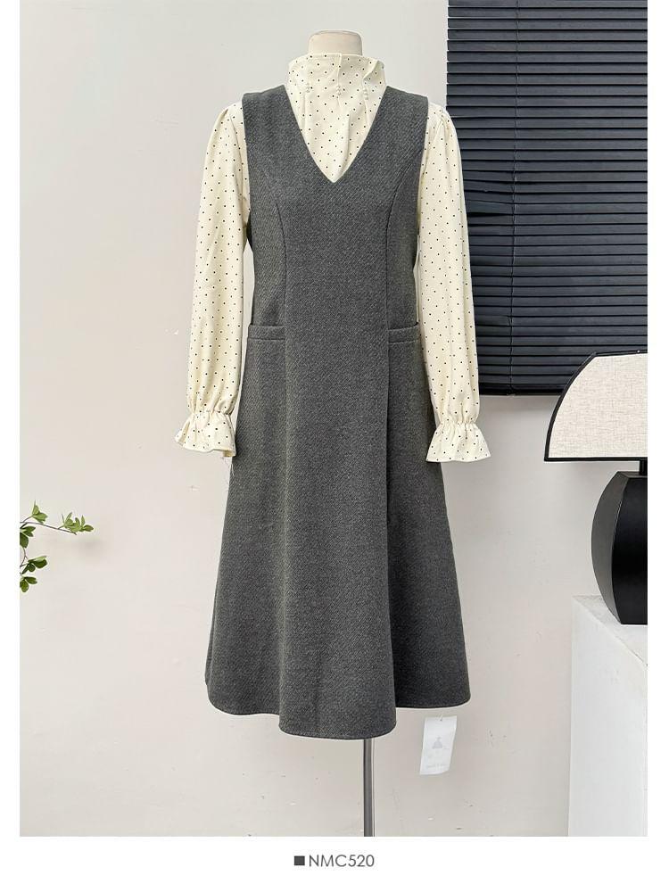 Sleeveless V-Neck A-Line Dress / Mock-Neck Dotted Loose Blouse Product Image