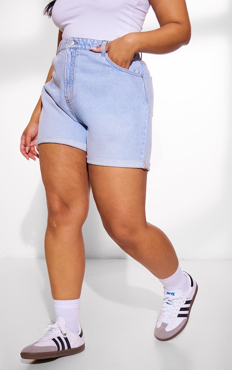 PRETTYLITTLETHING Plus Light Blue Wash Turn Up Mom Denim Shorts Product Image