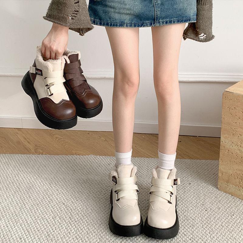 Cap Toe Fleece-Lined Platform Short Snow Boots Product Image