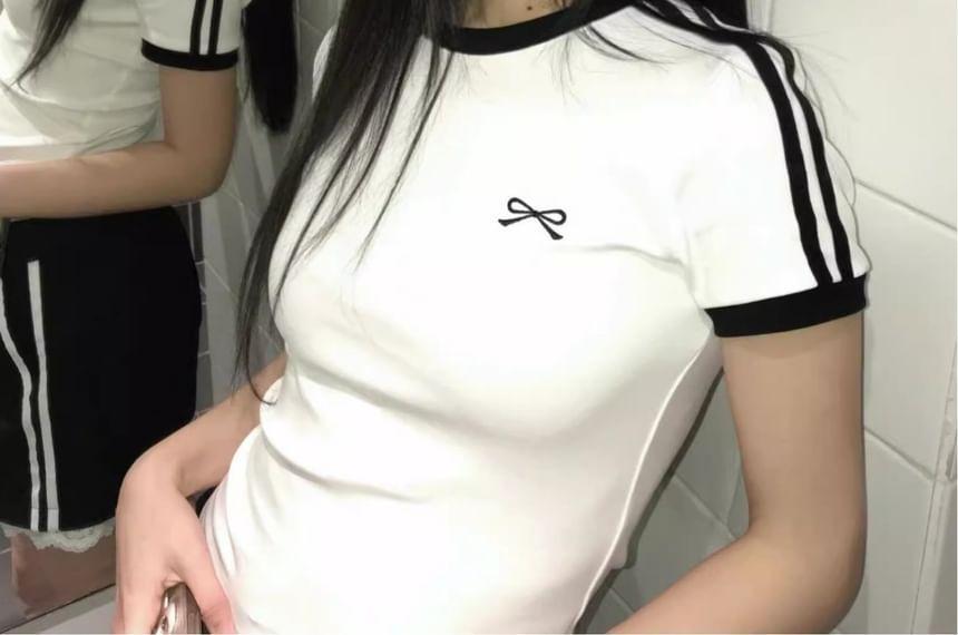 Short-Sleeve Crew Neck Striped Bow Embroidered T-Shirt Product Image