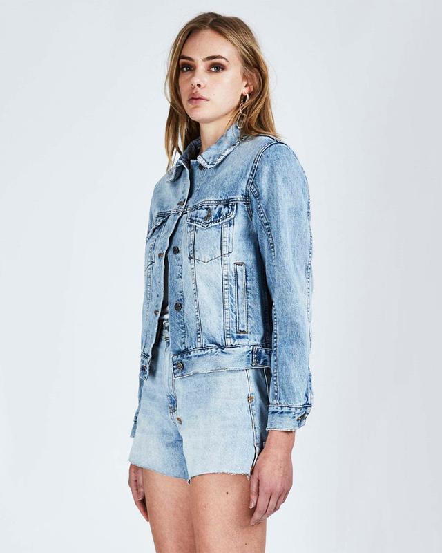 CLASSIC JACKET UNDERRATED BLUE Female Product Image