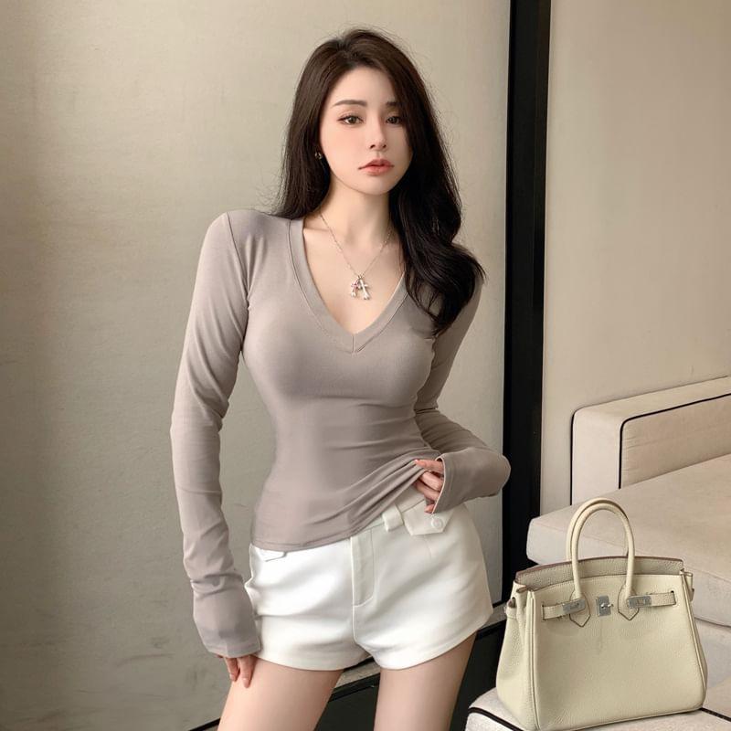 Long-Sleeve V-Neck Plain Slim Fit Tee Product Image