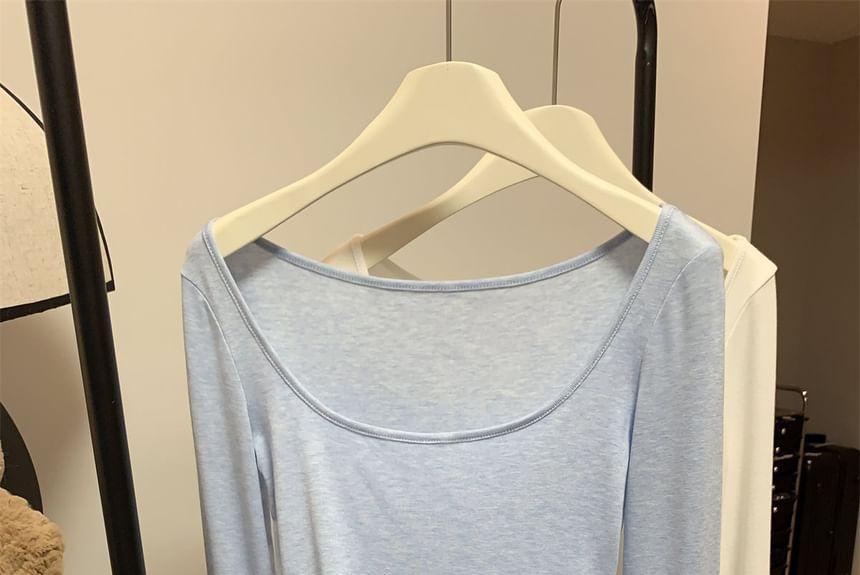 Long-Sleeve Scoop Neck Plain T-Shirt Product Image