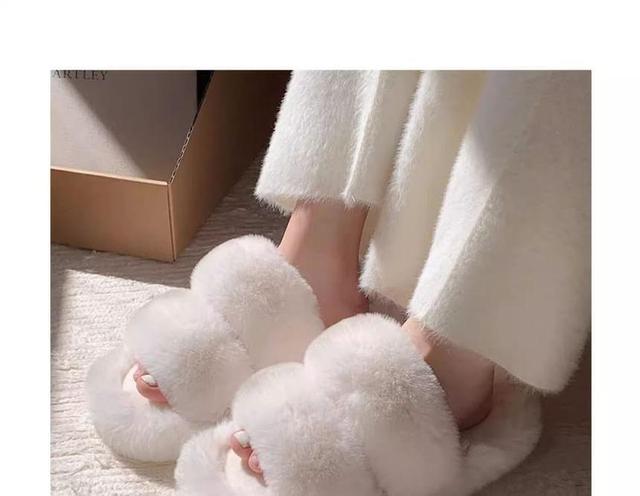 Plain Fluffy Slippers Product Image