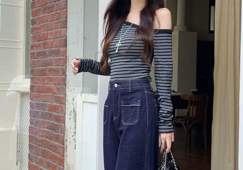 High Rise Contrast Stitching Wide Leg Jeans Product Image