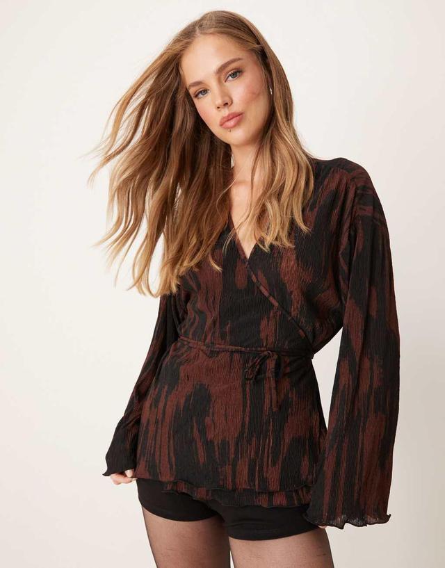 JDY plisse wrap top in brown abstract Product Image