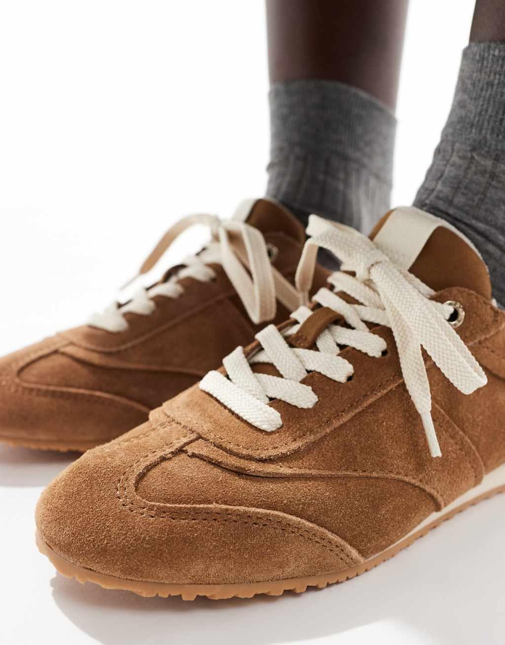 Stradivarius running sneakers in soft brown leather Product Image