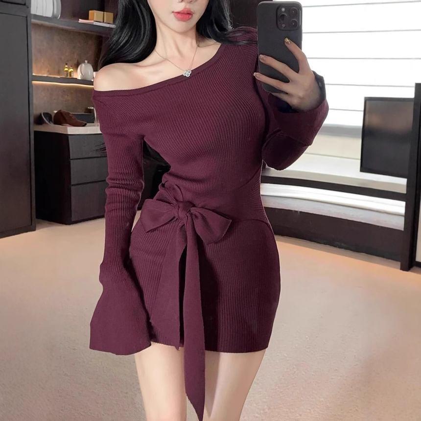 Long-Sleeve Boat Neck Plain Bow Ribbed Mini Sheath Dress Product Image