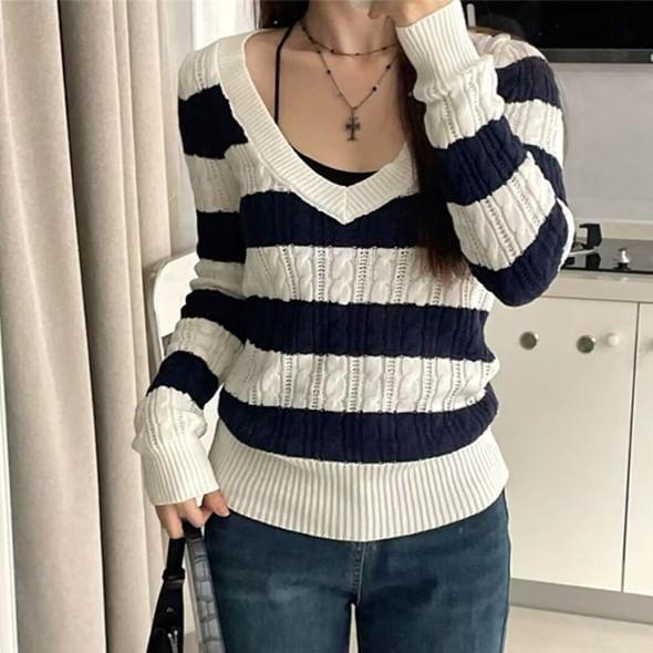 Long-Sleeve V-Neck Striped Knit Top Product Image