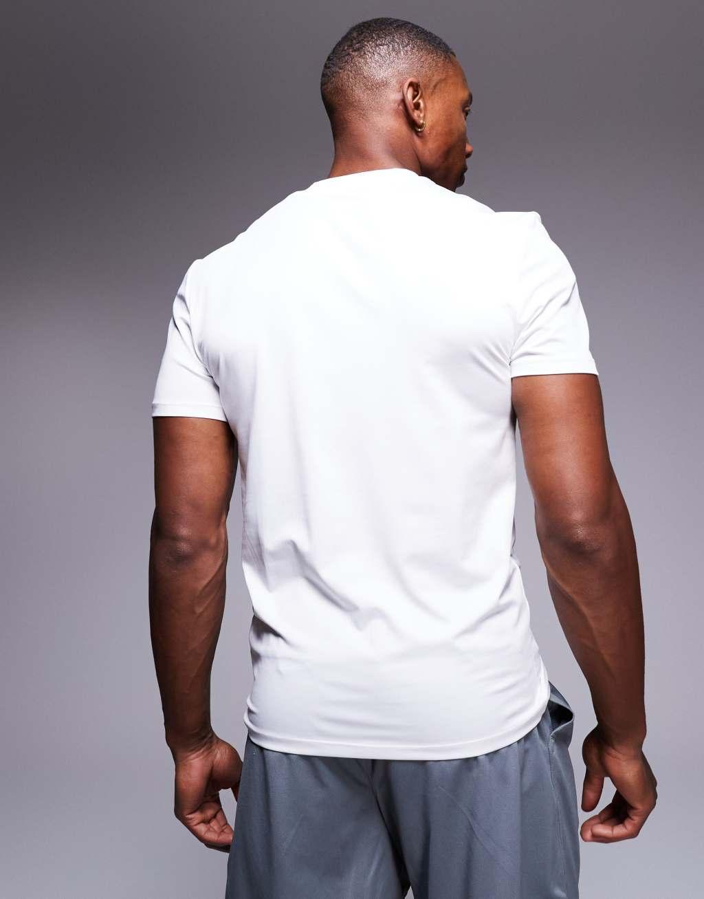 ASOS 4505 Icon muscle fit training T-shirt with quick dry in white Product Image