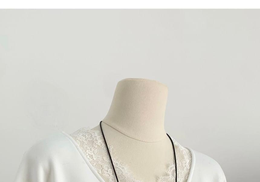 Long-Sleeve V-Neck Lace Trim Plain T-Shirt Product Image