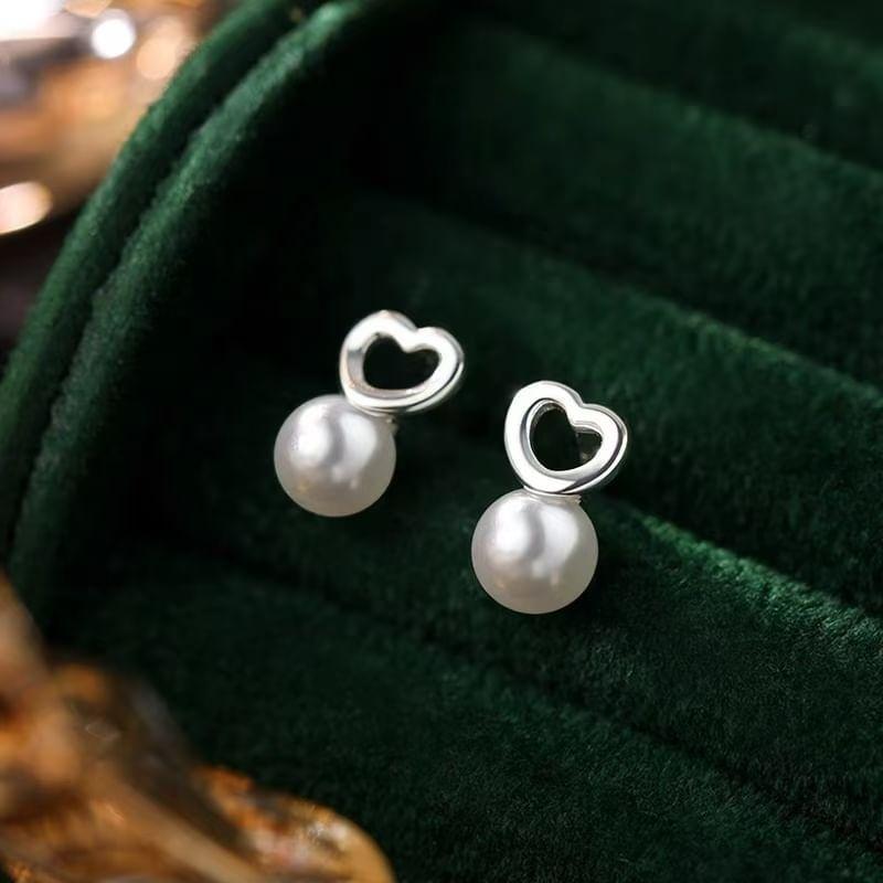 Sterling Silver Heart Stud Earring Product Image