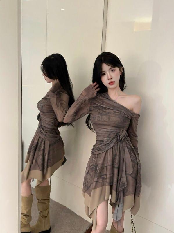 Long Sleeve One Shoulder Patterned Print Ruched Asymmetrical Mini A-Line Dress Product Image