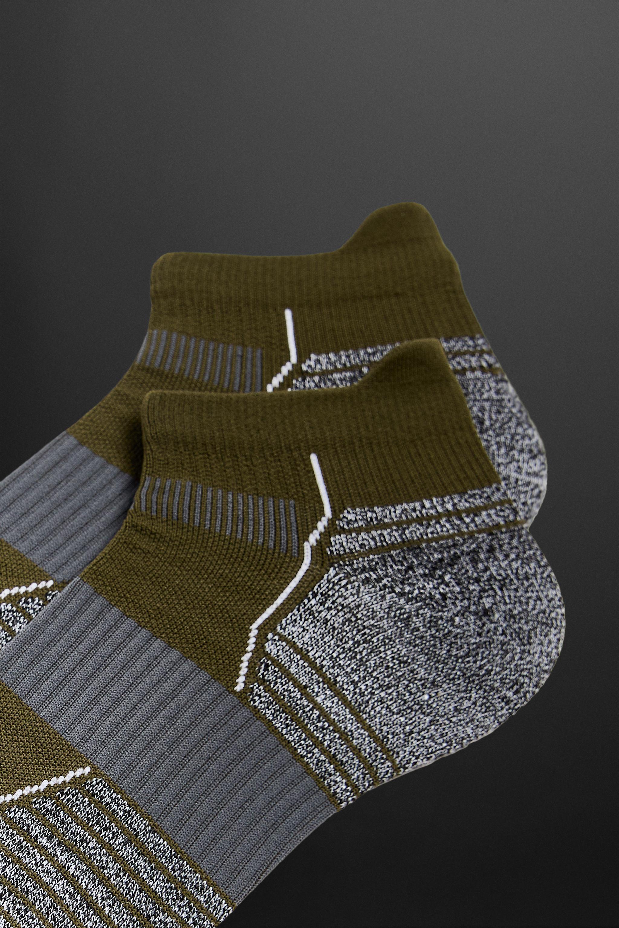 2-PACK OF SEAMLESS SOCKS Product Image