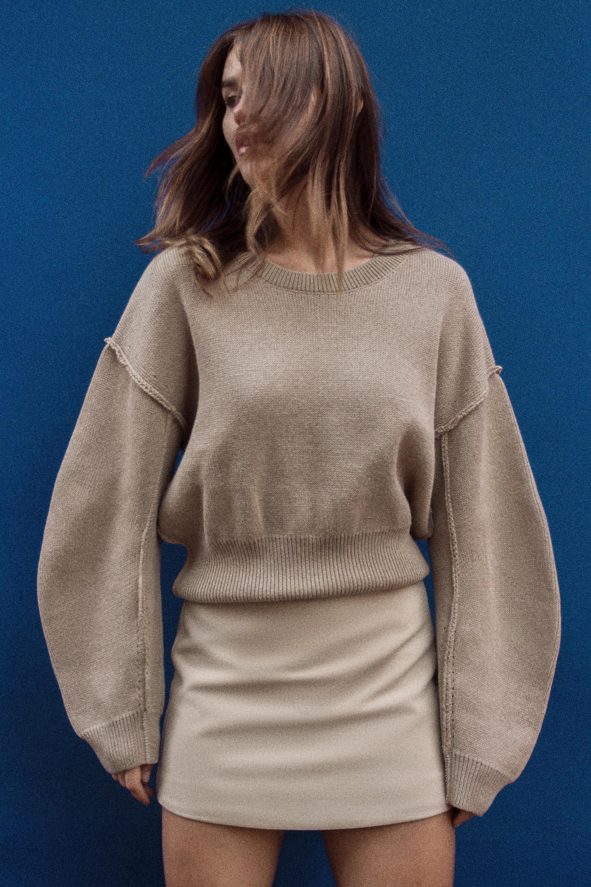 PLAIN KNIT PUFFED SLEEVES SWEATER Product Image