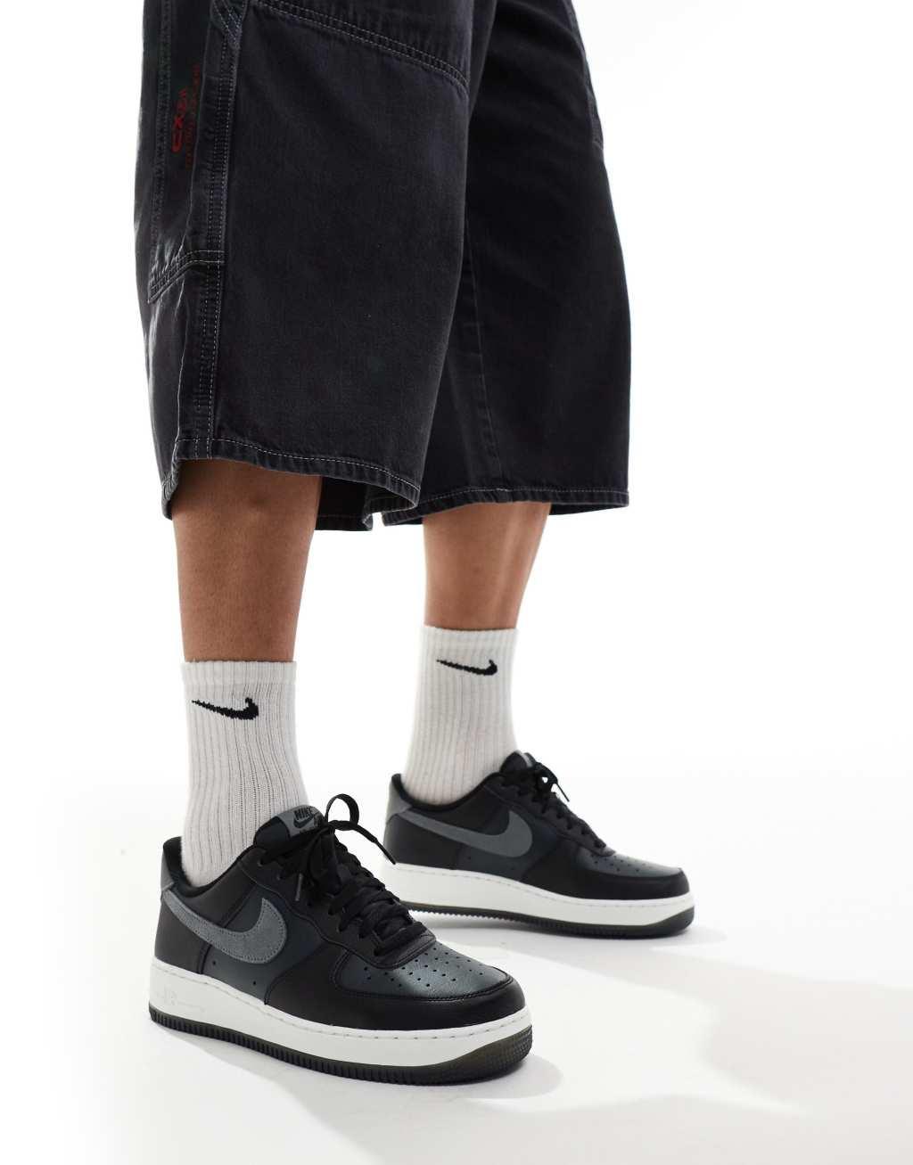 Nike Air Force 1 '07 sneakers in black and gray Product Image