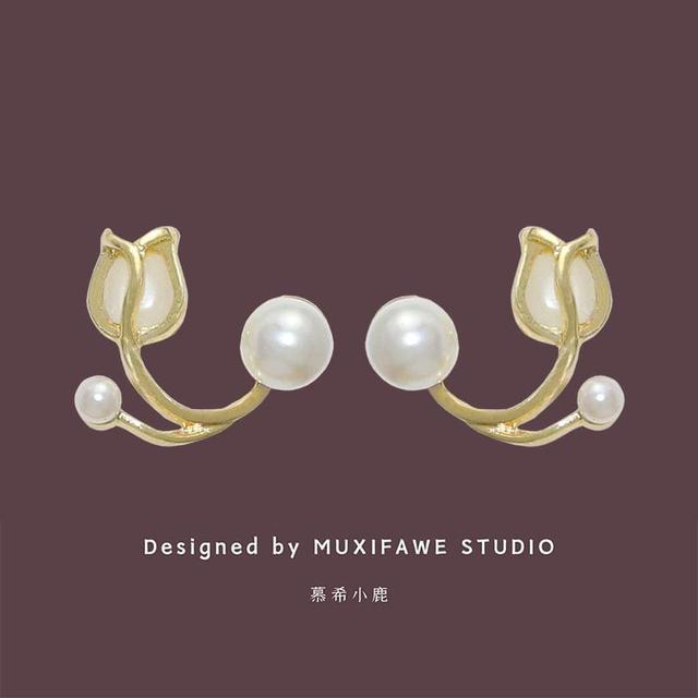 Faux Pearl Floral Stud Earring Product Image