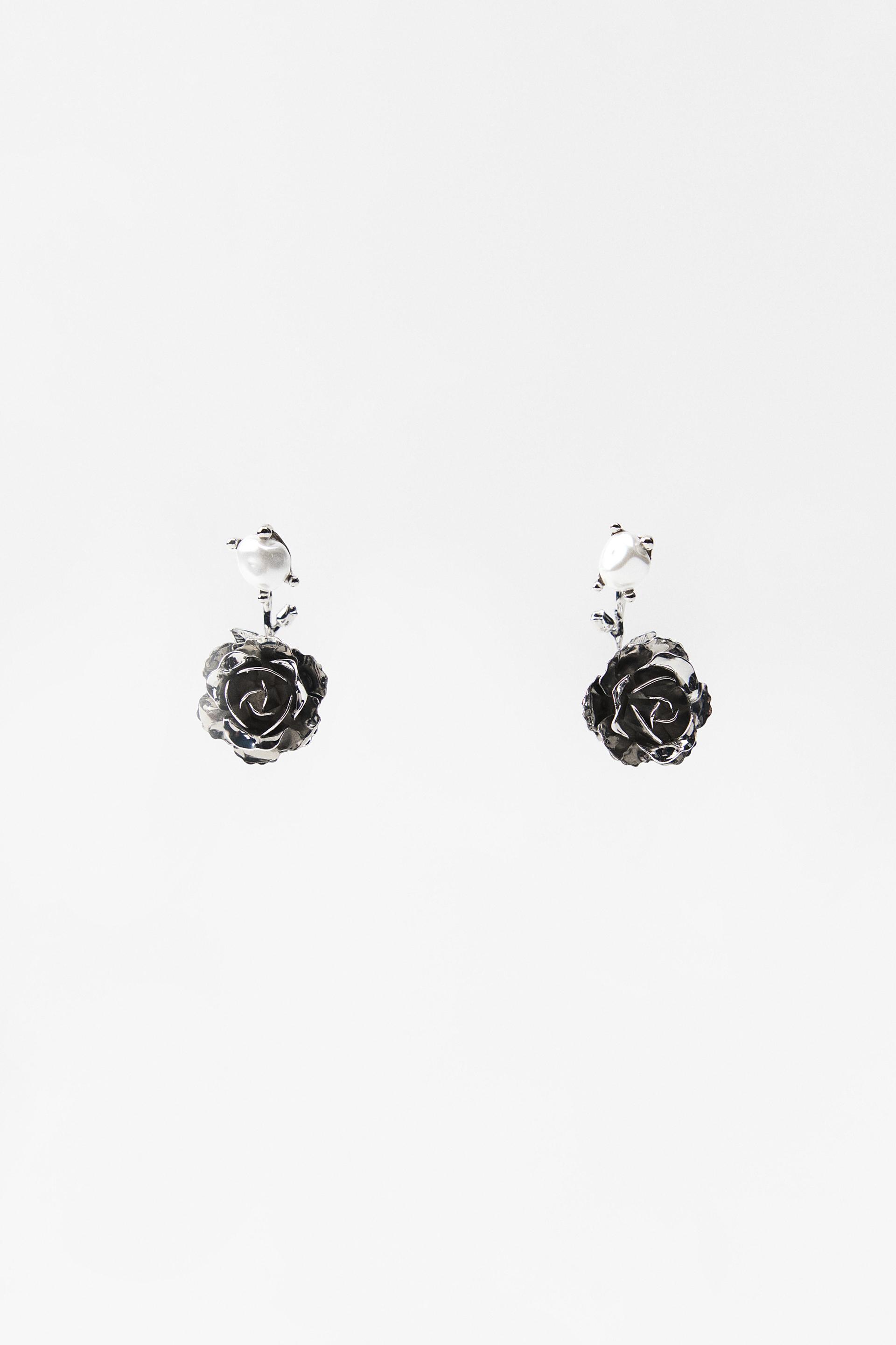 FLOWER AND PEARL EARRINGS Product Image