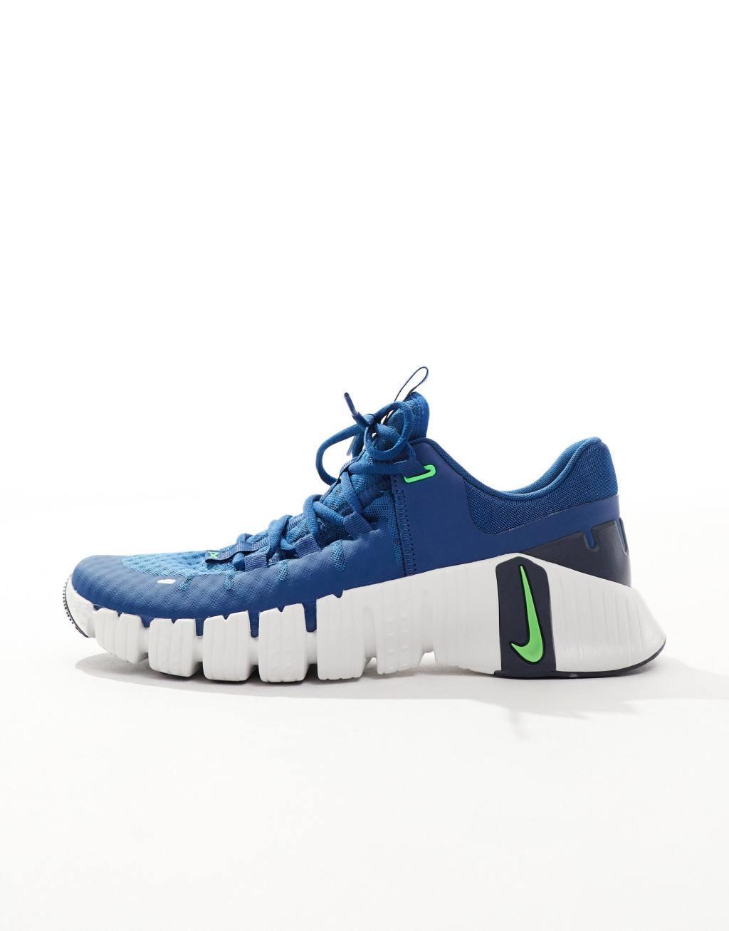 Nike Training Free Metcon 5 sneakers in blue and light gray Product Image