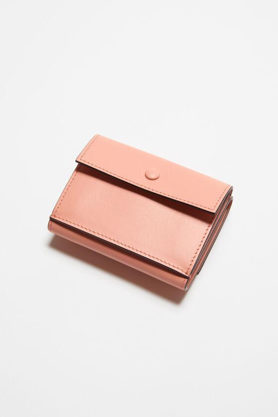 Trifold leather wallet Product Image