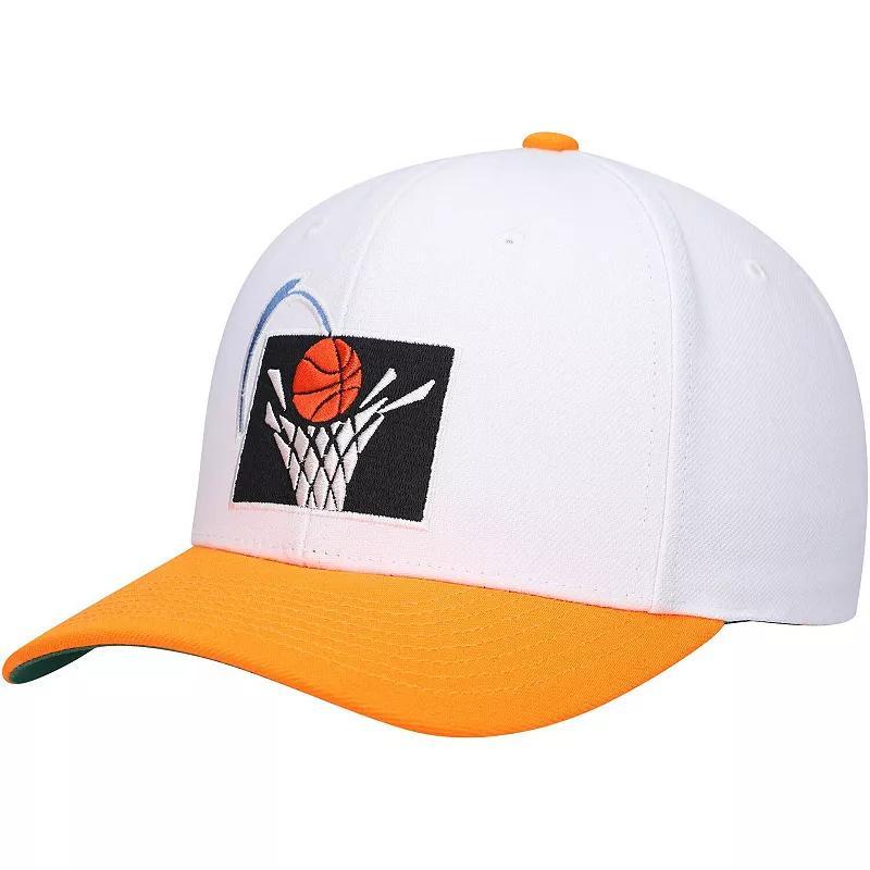 Mens Mitchell & Ness White Cleveland Cavaliers Hardwood Classics Core 2-Tone 2.0 Pro Snapback Hat - White Product Image