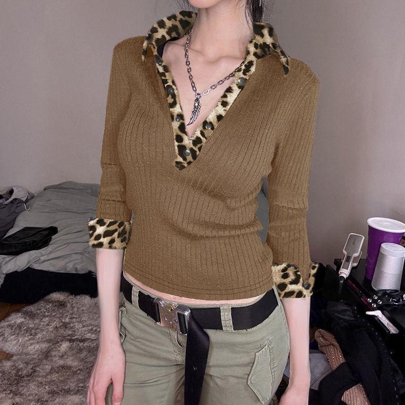 3/4-Sleeve V-Neck Leopard Panel Crop Polo Shirt Product Image