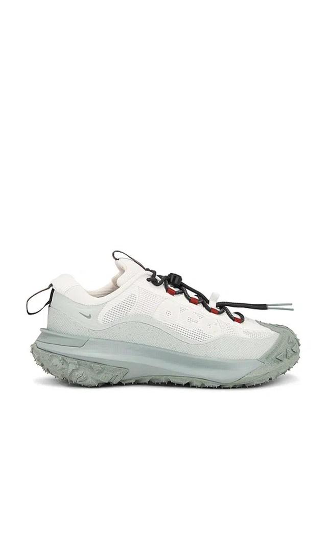 NIKE Acg Mountain Fly 2 Low Gore-tex In Phantom  Dark Smoke Grey  & Light Silver Product Image