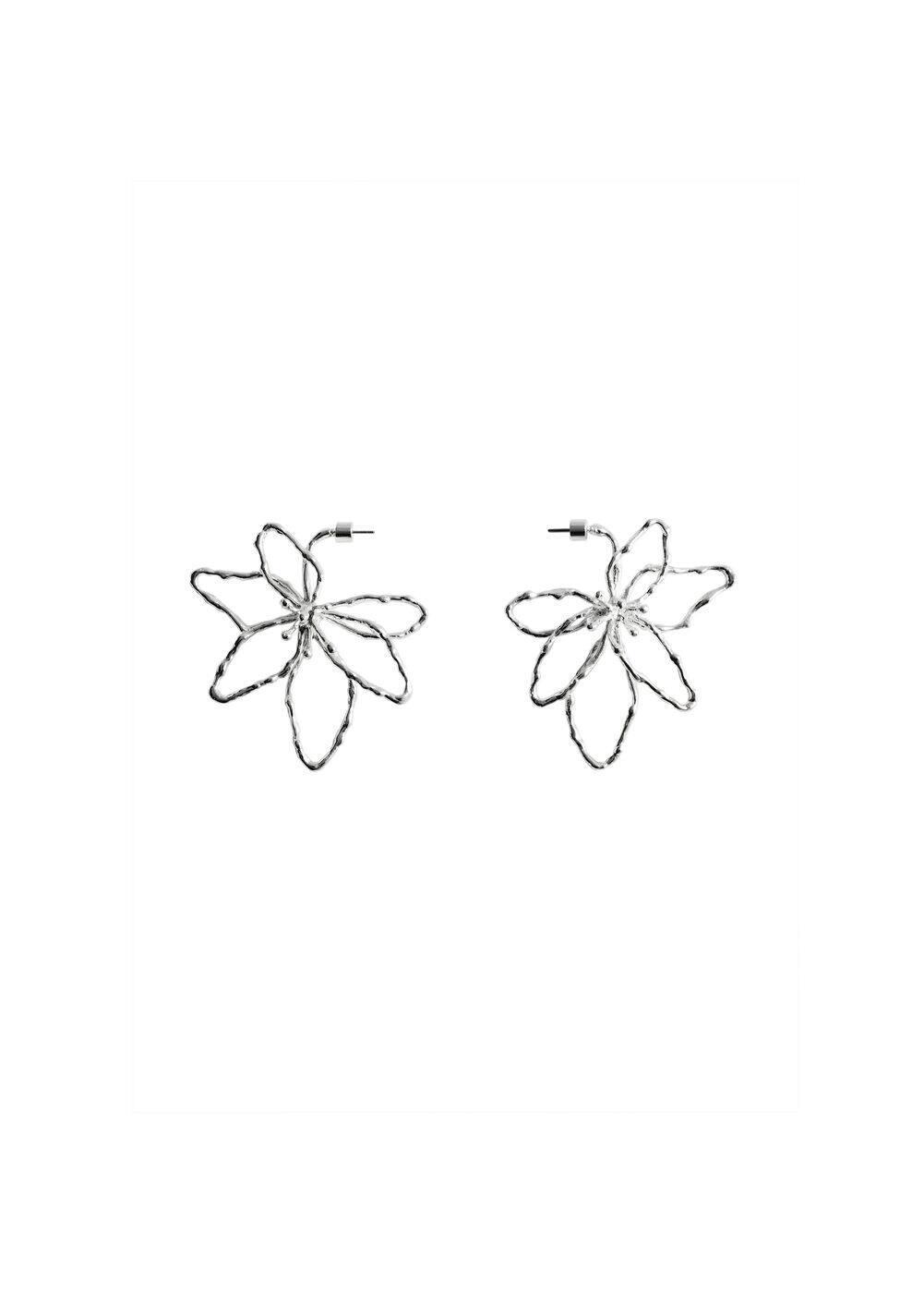 Maxi flower earrings - Women | MANGO USA Product Image