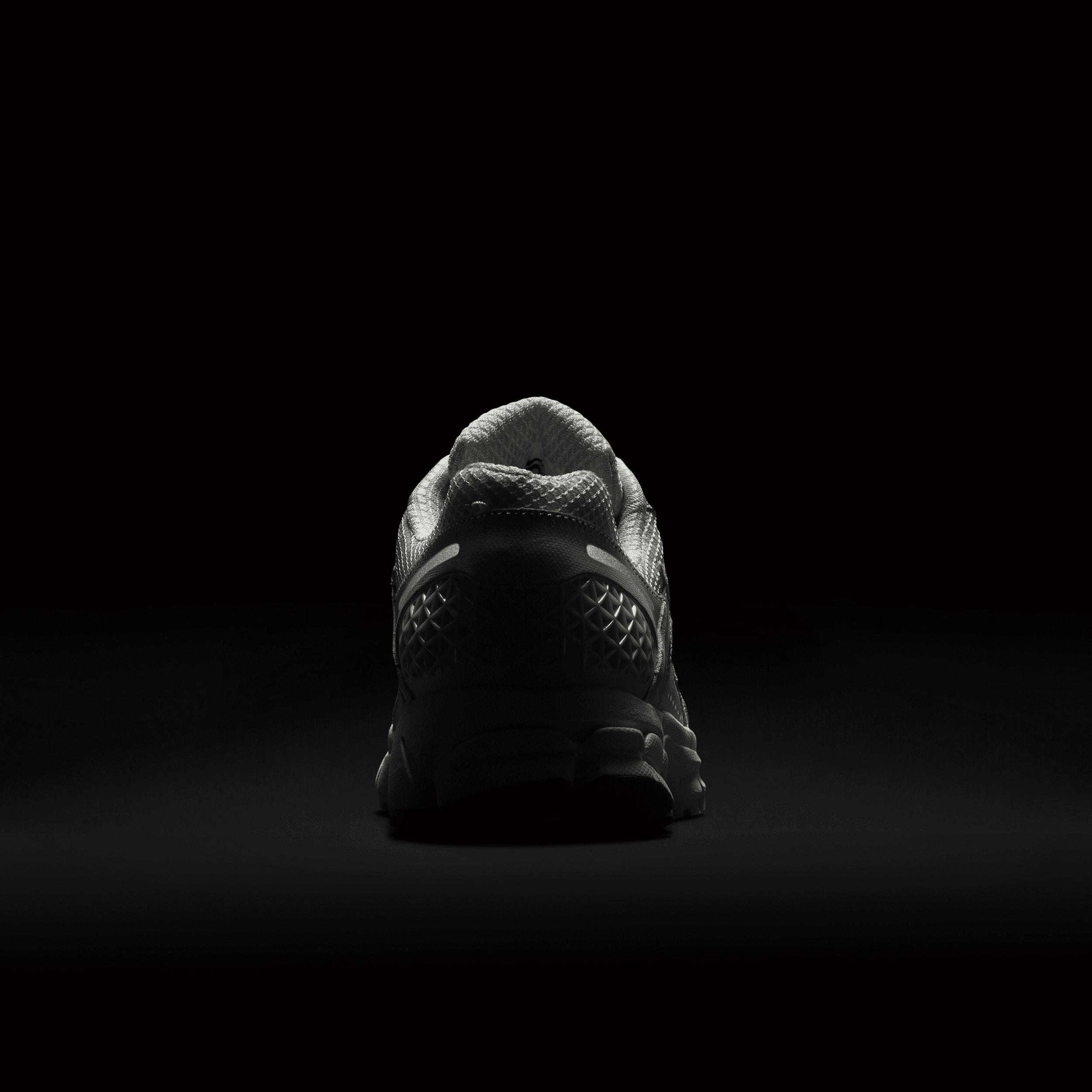 Nike Mens Vomero 5 Shoes Product Image