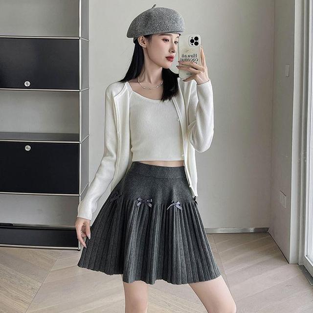 High Waist Plain Knit Mini Pleated Skirt Product Image