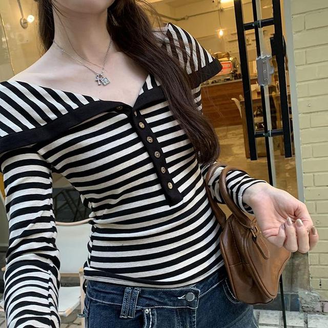 Long-Sleeve V-Neck Striped Button Up T-Shirt Product Image