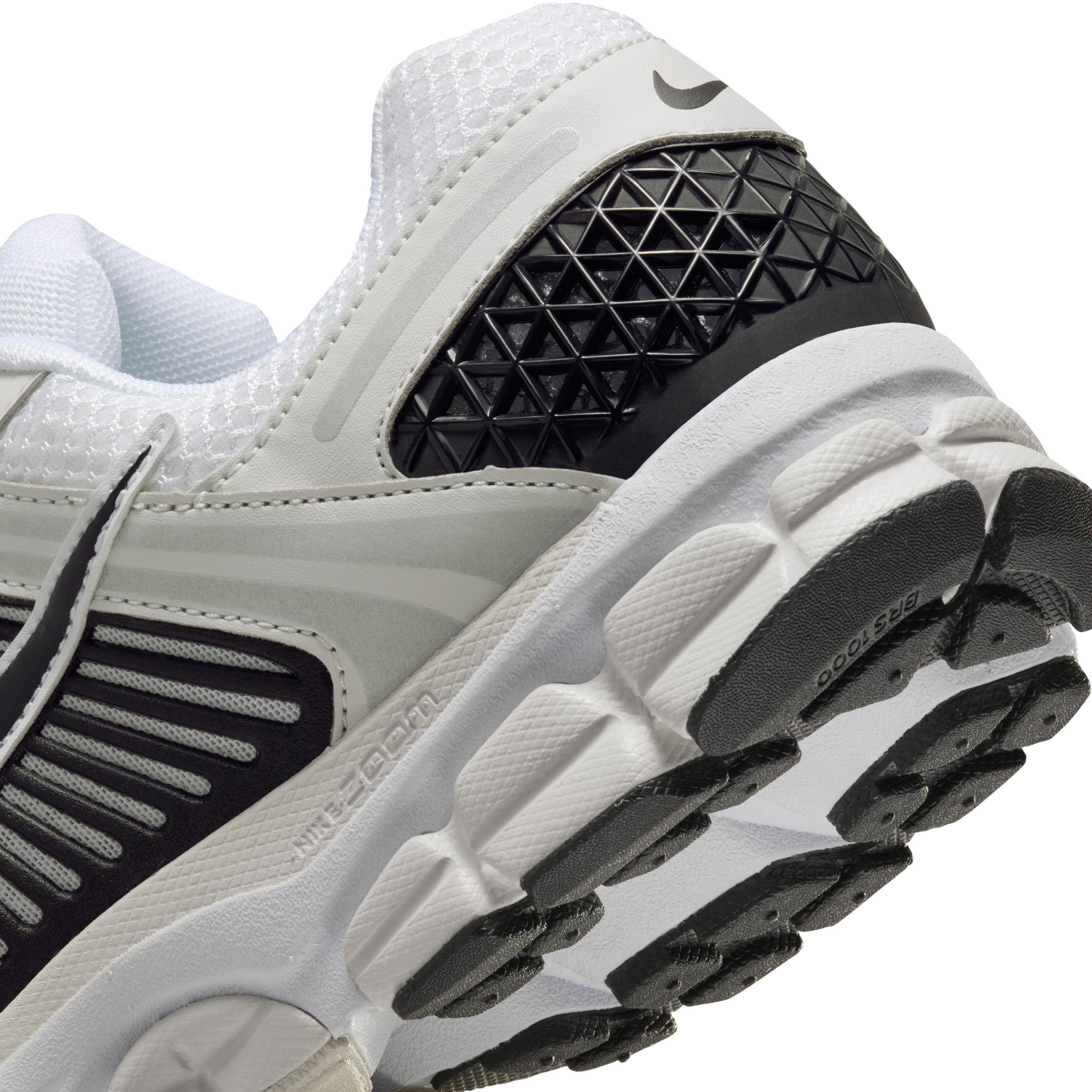 Nike Mens Zoom Vomero 5 Shoes Product Image