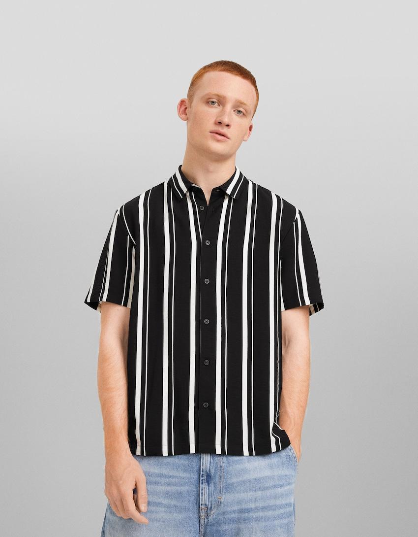 Regular fit striped short sleeve shirt Product Image