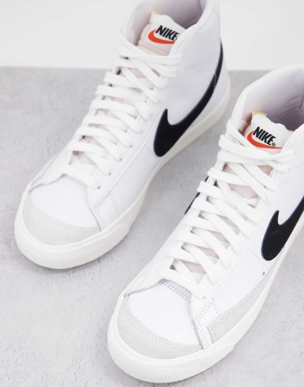 Nike Womens Blazer Mid 77 Shoes Product Image