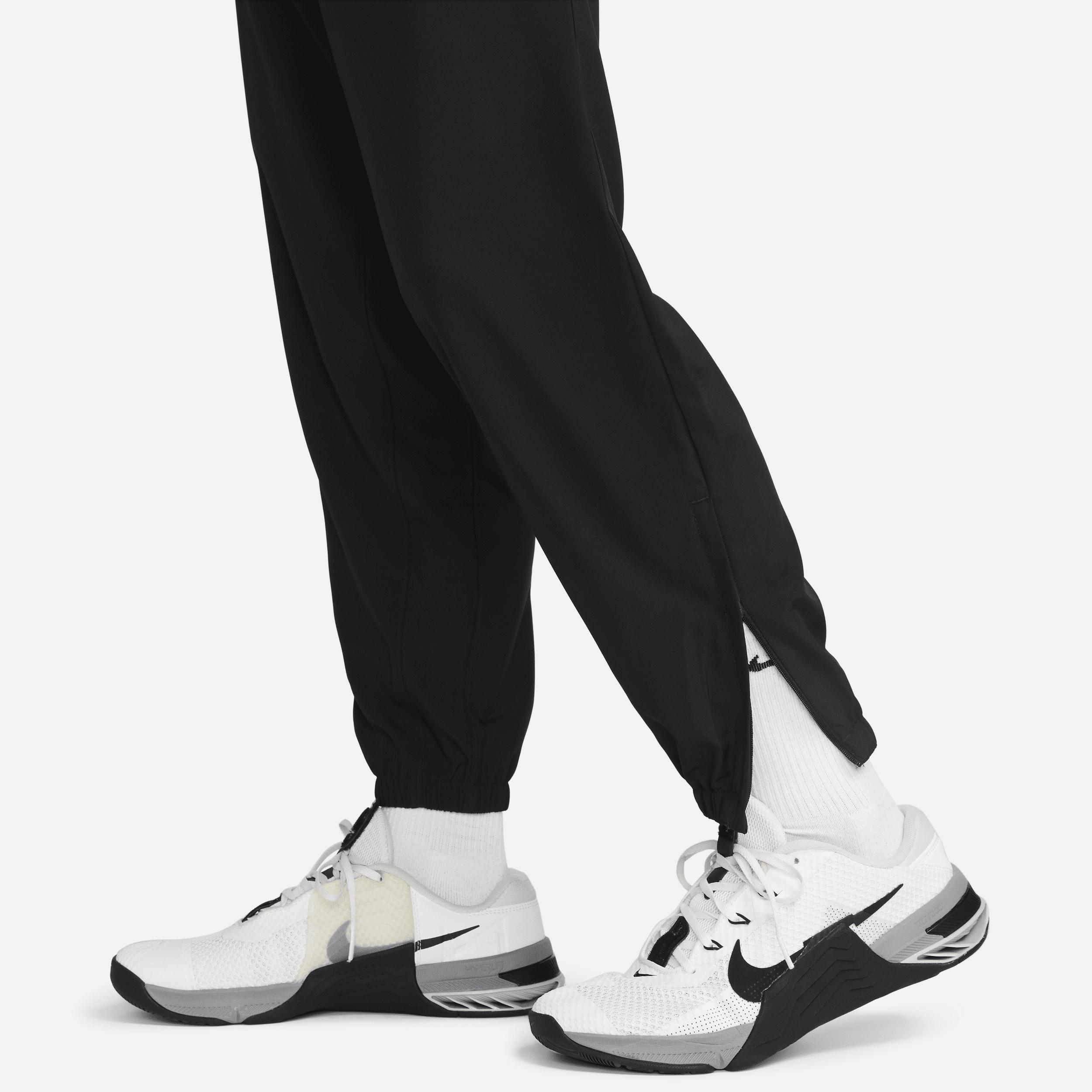 Nike Men's Form Dri-FIT Tapered Versatile Pants Product Image