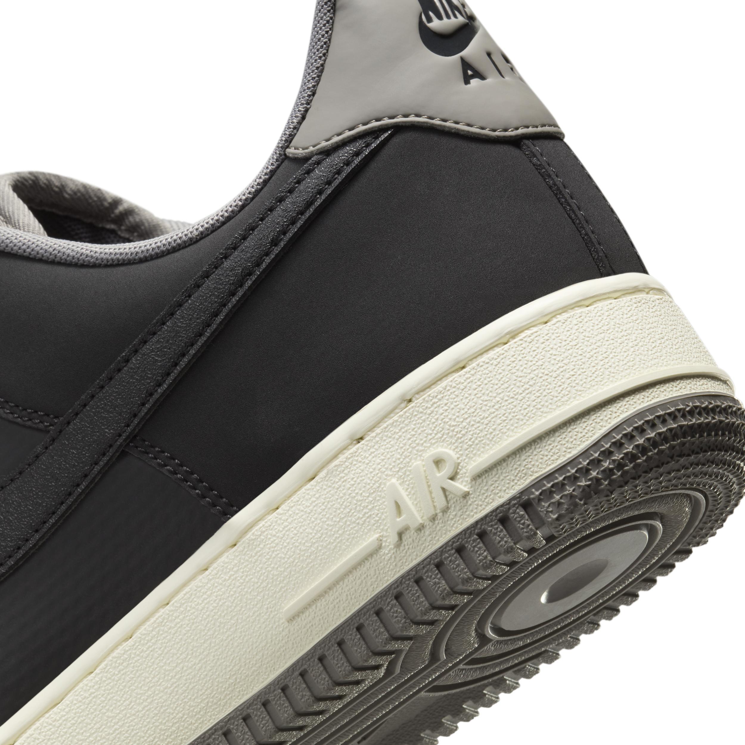 Nike Men's Air Force 1 '07 LV8 Winterized Shoes Product Image