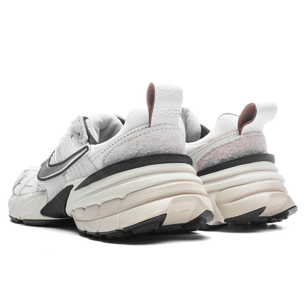 Women's V2K Run - Summit White/Chrome/White/Light Orewood Brown Female Product Image