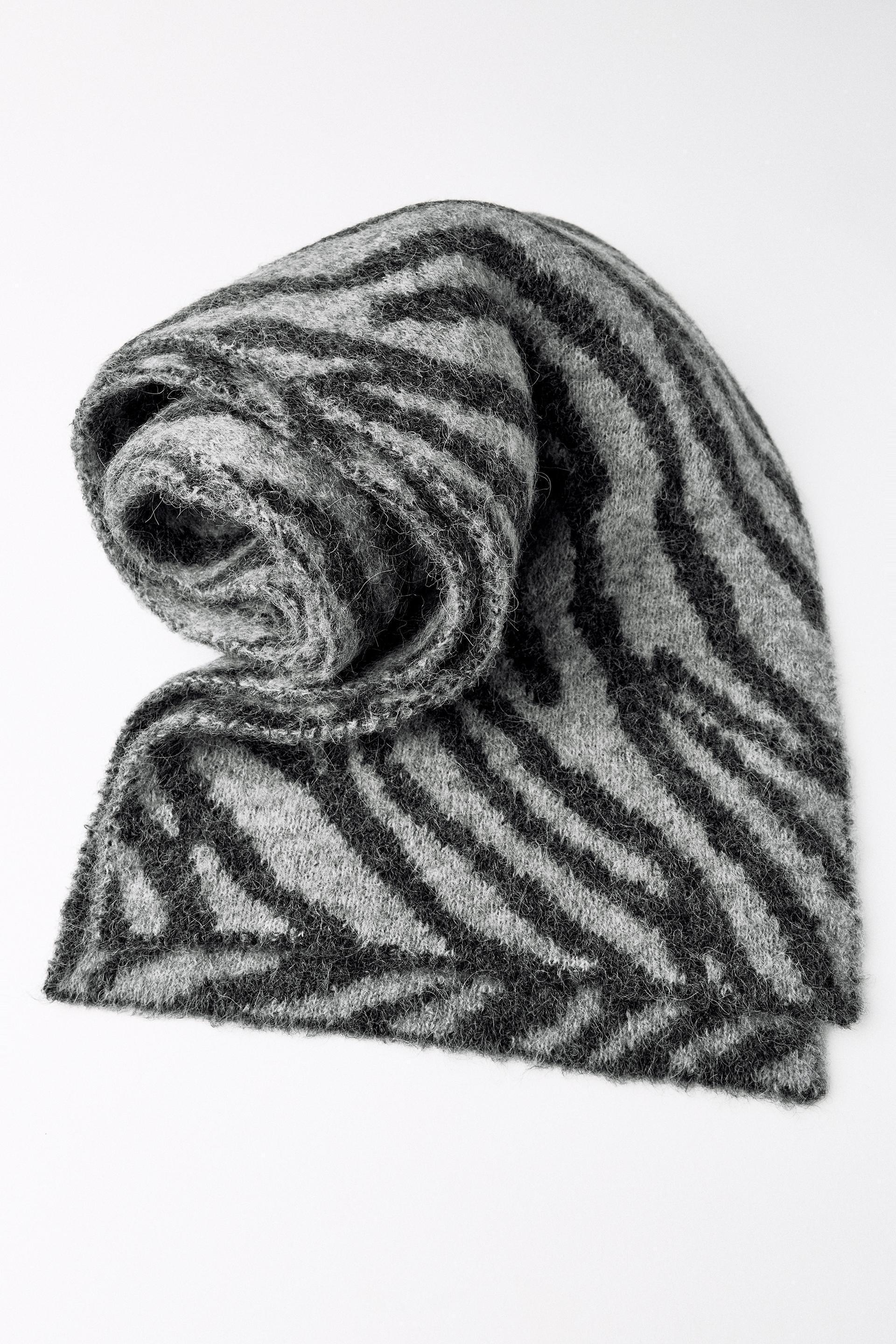 ANIMAL PRINT KNIT SCARF Product Image