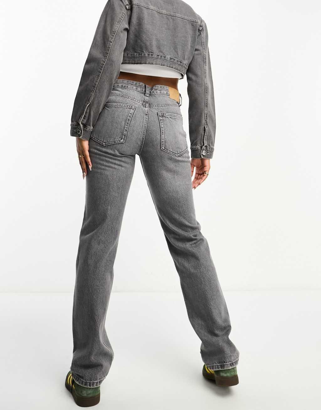 Pull&Bear mid rise straight leg jean in gray Product Image