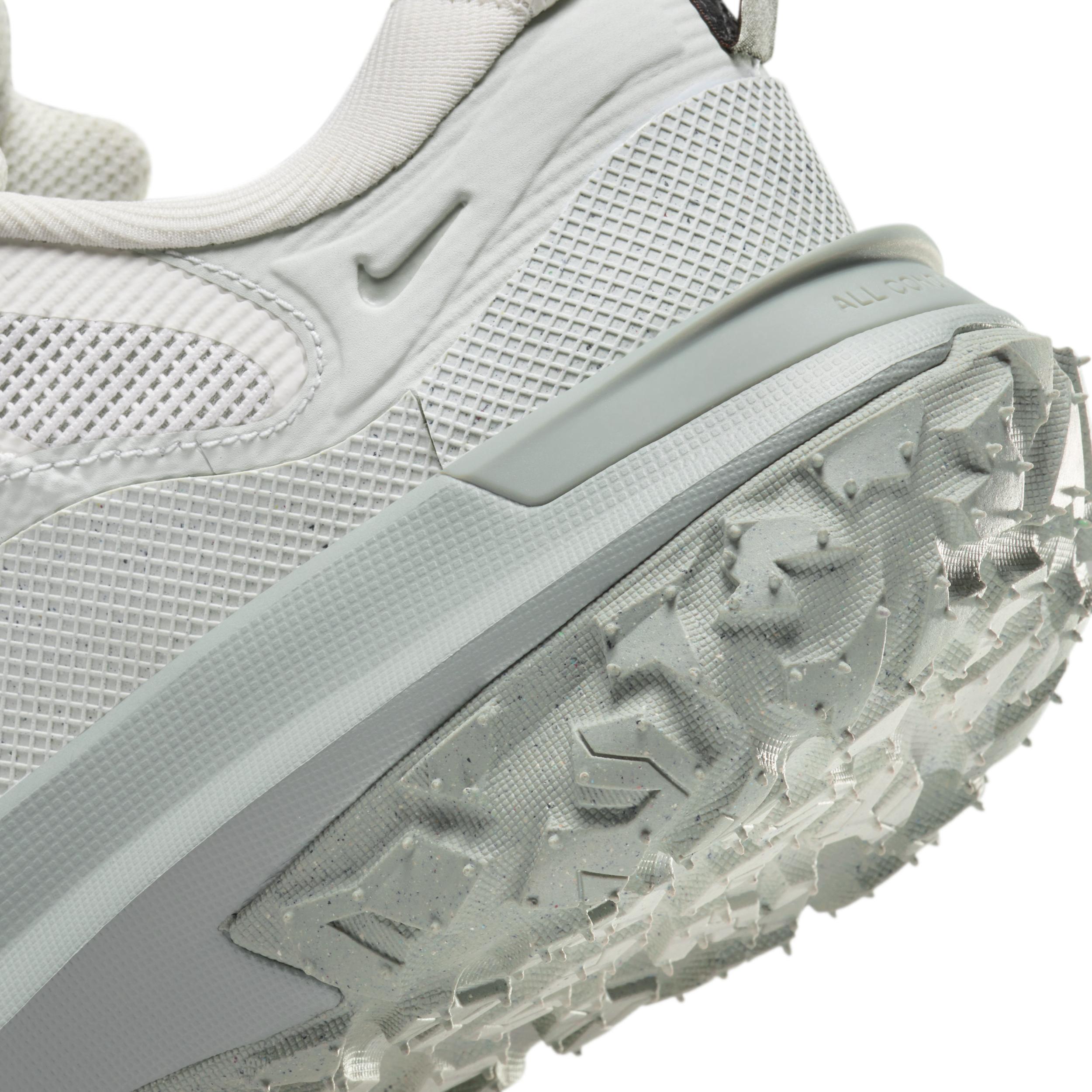 Men's Nike ACG Mountain Fly 2 Low GORE-TEX Shoes Product Image