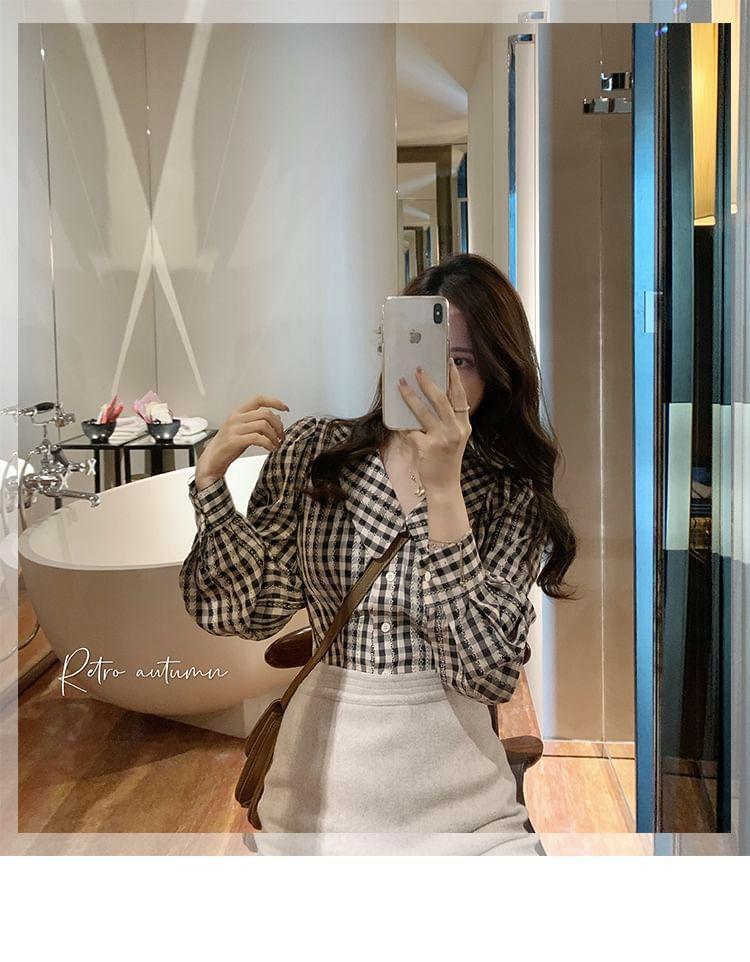 Long-Sleeve Collared V-Neck Plaid Cropped Blouse Product Image