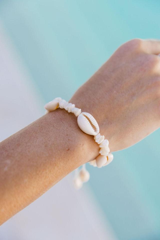 Adjustable Shell Bracelet Tori X Pink Lily Product Image