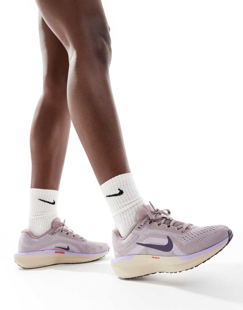 Nike Winflo 11 sneakers in light purple Product Image