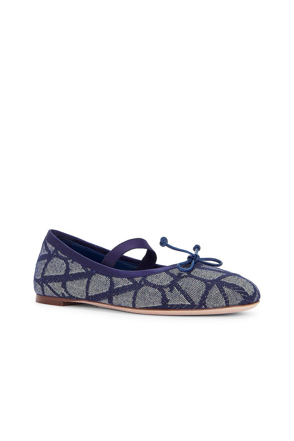 Valentino Garavani Womens Slip On Mary Jane Ballet Flats Product Image